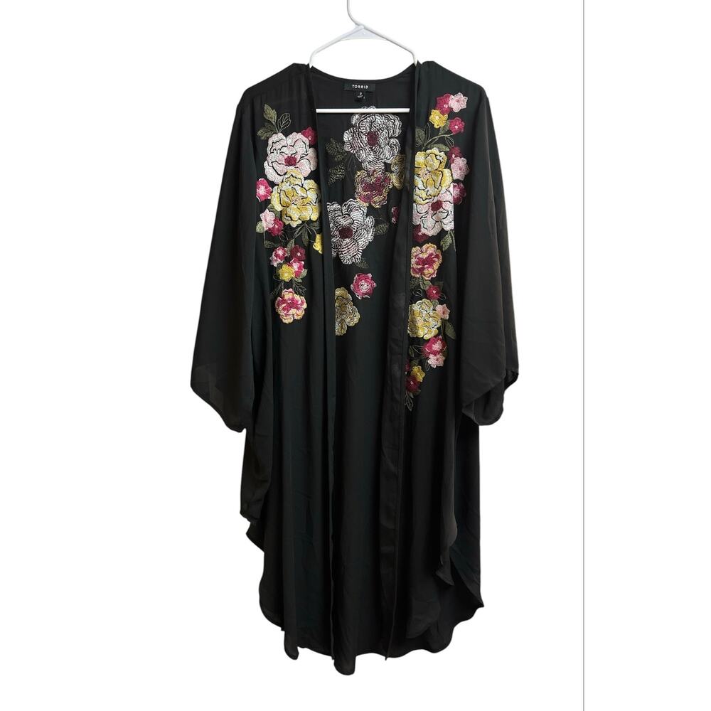 Torrid Georgette Kimono Black With Floral Embroidery Size 2